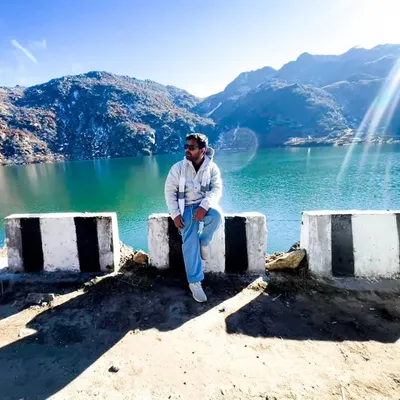 Zeeshan Anjoom profile