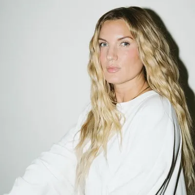 ZOË ELIZABETH profile
