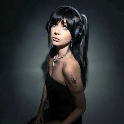 ZOE LONDON profile